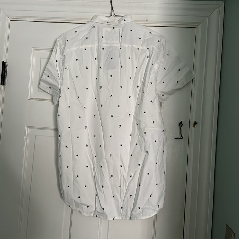 Men’s Brand new Hollister short sleeve button down - Picture 2 of 5